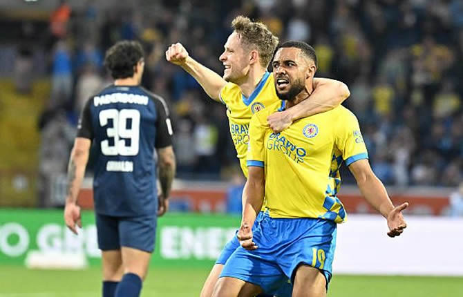 Le camerounais Leon Bell Bell buteur et Eintracht Braunschweig s'imposent contre Hambourg dans un match fou (2-4)