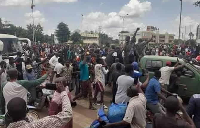 La CEDEAO condamne le coup d'Etat militaire en cours au Mali
