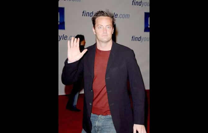 Le savez-vous ? Matthew Perry a un doigt coupé en deux