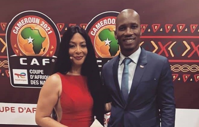 Mimi Fawaz, qui a dormi seule, a passé la nuit à bagarrer avec les moustiques