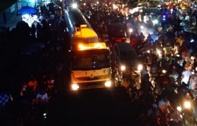 Les conducteurs de Motos bafouent l'interdiction de circulation du Gouverneur du Littoral