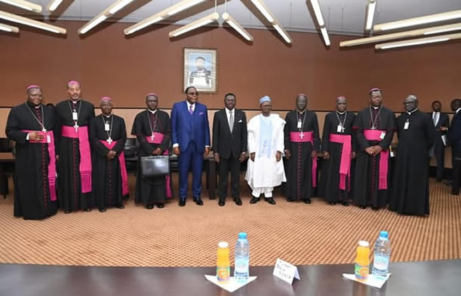 Présidentielle 2025 : Les ?v?ques du Cameroun face aux soup?ons de soutien ? Paul Biya
