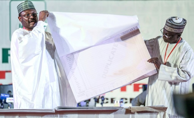 Les résultats de la présidentielle au Nigeria commencent à tomber, l'opposition crie à la «manipulation»