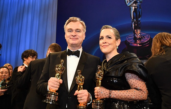 Oppenheimer d?di? au cr?ateur la bombe atomique américaine triomphe aux Oscars en remportant sept prix
