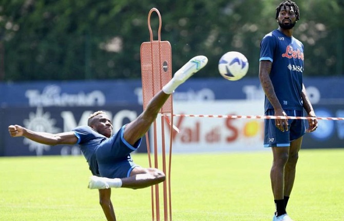 EXCLUSIF : Victor Osimhen sur le d?part pour Manchester United ?