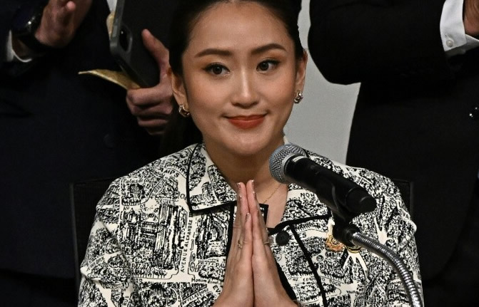 Scandales au Sommet : Comment une conversation t?l?phonique et des malversations ont co?t? leur poste aux ex-leaders de Thaïlande et de Cor?e du Sud
