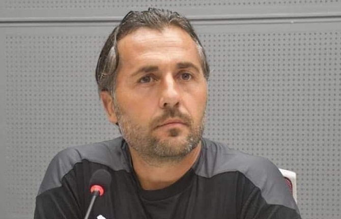 Patrice Beaumelle, l'entraineur des éléphants félicite les lions indomptables après leur victoire hier à Japoma