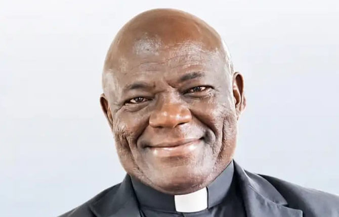 Crise morale au Cameroun : Mgr Nyaga, l’homme qui dit tout haut ce que l’Église pense tout bas, prend les rênes d’Édéa