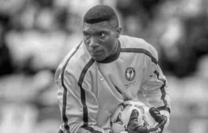 Football en deuil : Peter Rufai, le lâgendaire ? Dodo Mayana ? des Super Eagles, s?en va ? 61 ans