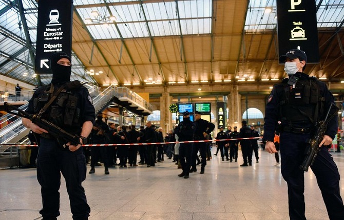 Fusillade dans un collège, naufrages meurtriers, incendies : une série de drames frappe plusieurs pays