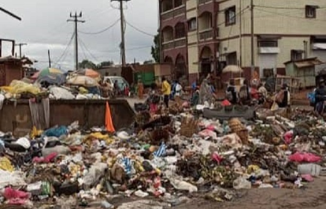 Yaoundé réclame 8,2 milliards au Trésor pour enlever ses ordures : le maire tire la sonnette d’alarme