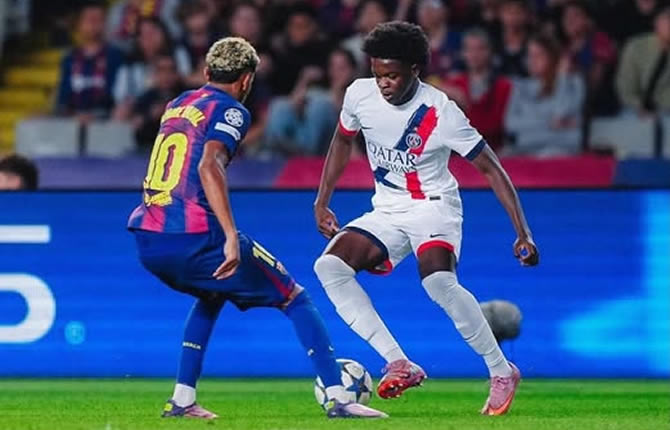 La pépite franco-camerounaise Quentin Ndjantou, 18 ans, fait ses débuts en Ligue des Champions avec le PSG face au Bar?a