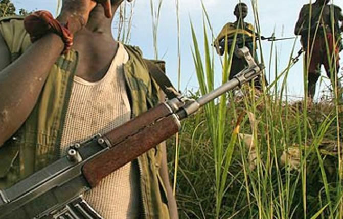 « Ils raflent même dans les églises et les écoles » : HRW accuse le M23 et l’armée rwandaise de recrutement forcé massif en RDC