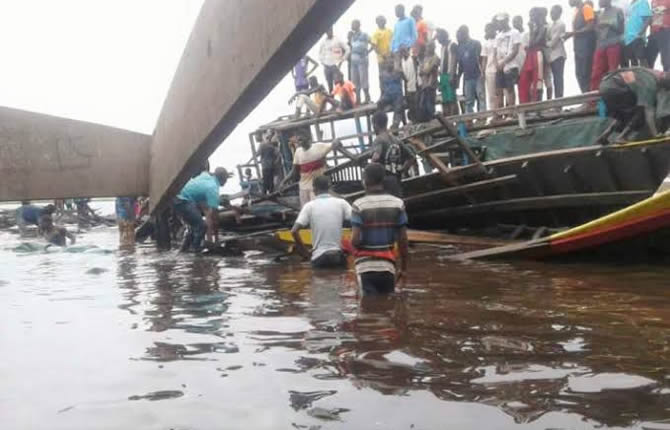 Variante plus émotionnelle : « Ils espéraient arriver vivants… 11 corps repêchés, des familles sans nouvelles – le fleuve Kwilu engloutit un bateau de 150 passagers »