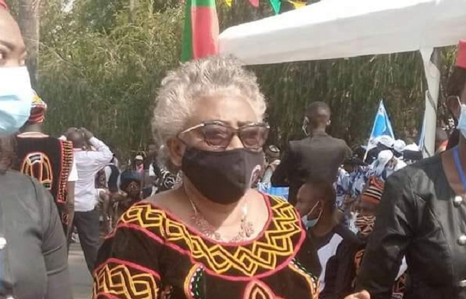 La sénatrice Regina Mundi et d'autres otages libérés par l'armée camerounaise