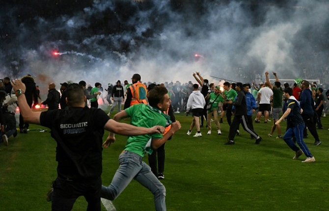 Saint-Étienne de Moukoudi descend en Ligue 2 après 18 ans : Le Chaudron gronde