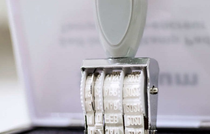 Tampon encreur : différences entre la juridiction américaine et africaine