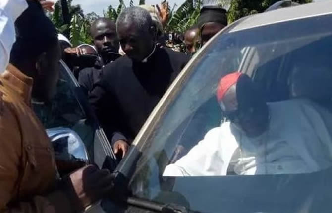 Christian Cardinal Tumi demande à Paul Biya de mettre fin à la guerre en zone anglophone