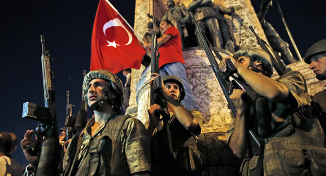 Turquie: le chef des putschistes identifié
