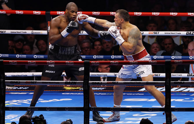 Usyk terrasse Dubois et redevient champion du monde absolu des poids lourds