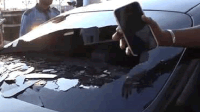 Insolite : Les étudiants sénégalais cassent la voiture du Ministre des Sports en Egypte